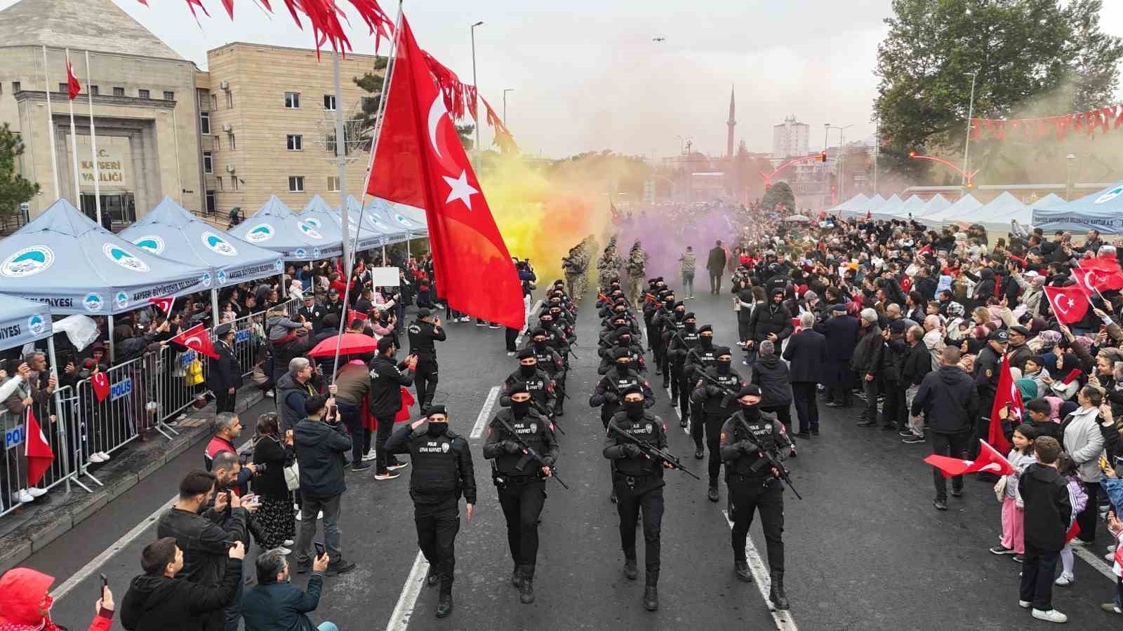 Komandoların gösterisi Cumhuriyet Bayramı kutlamalarına damga vurdu — görsel 9