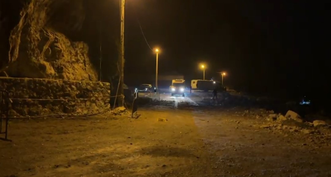 Amasra’da kaya parçaları karavanların bulunduğu alana düştü — görsel 1