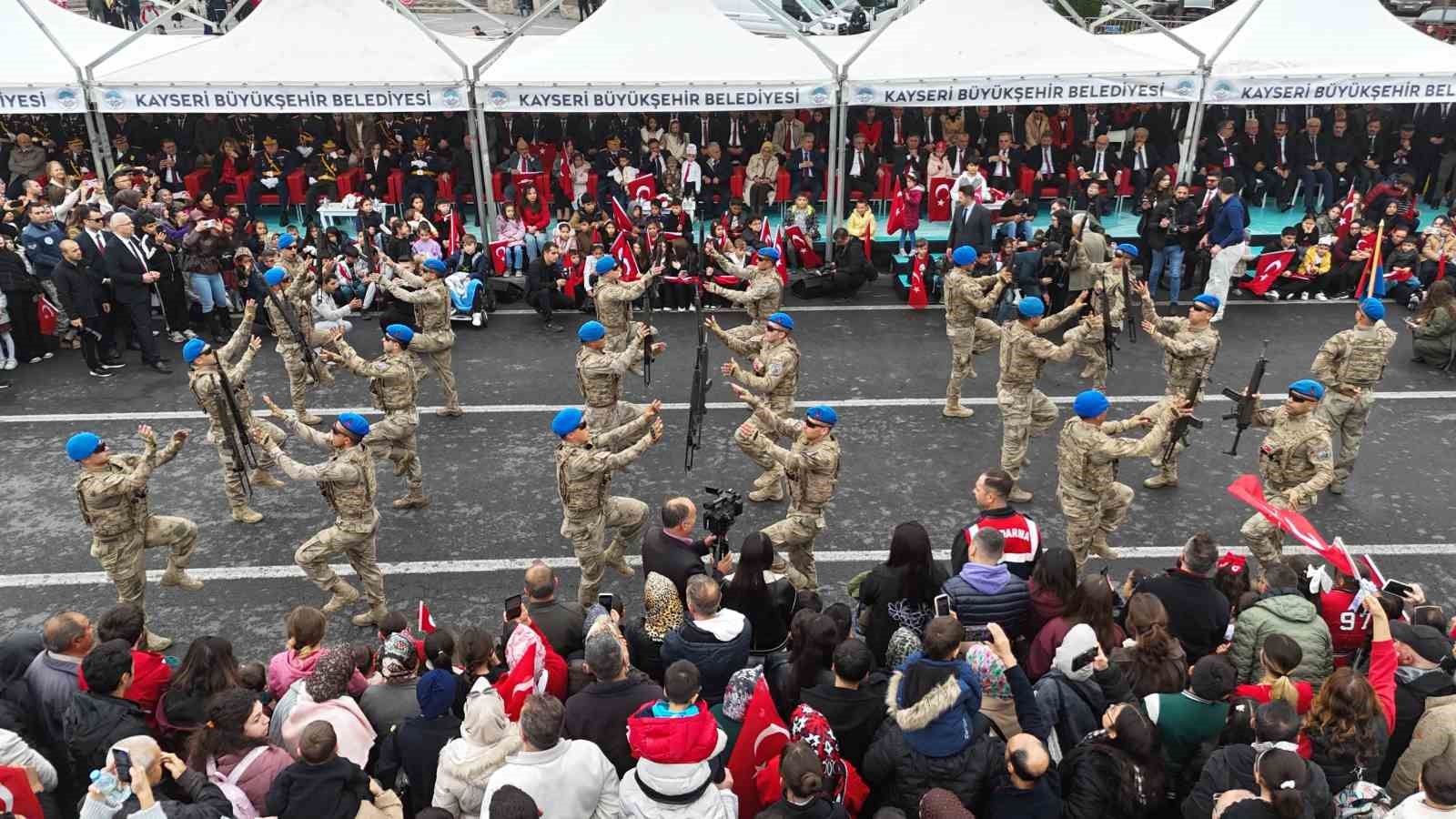 Komandoların gösterisi Cumhuriyet Bayramı kutlamalarına damga vurdu — görsel 7