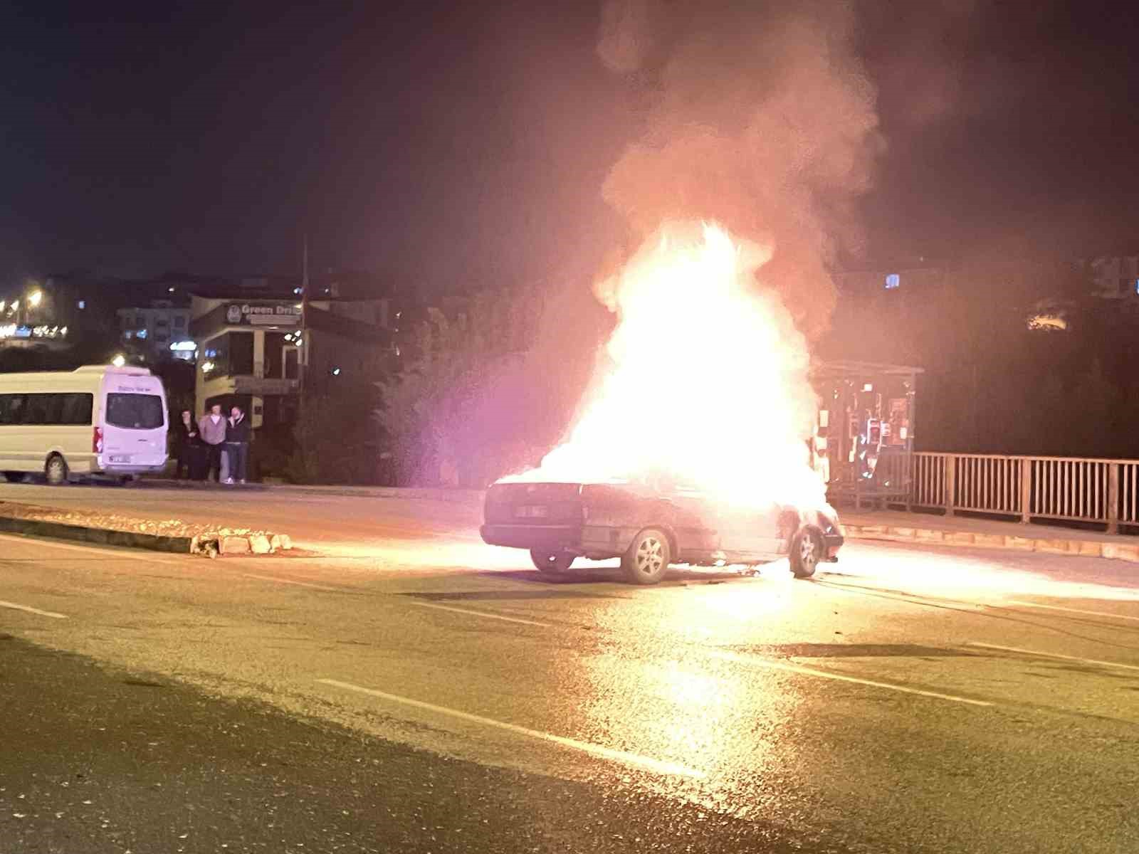 Düzce’de otomobil alev topuna döndü — görsel 1