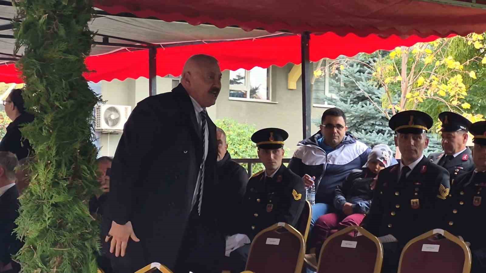 Tören alanında tepki gösteren şehit babası ile Vali Yılmaz resepsiyonda bir araya geldi — görsel 2