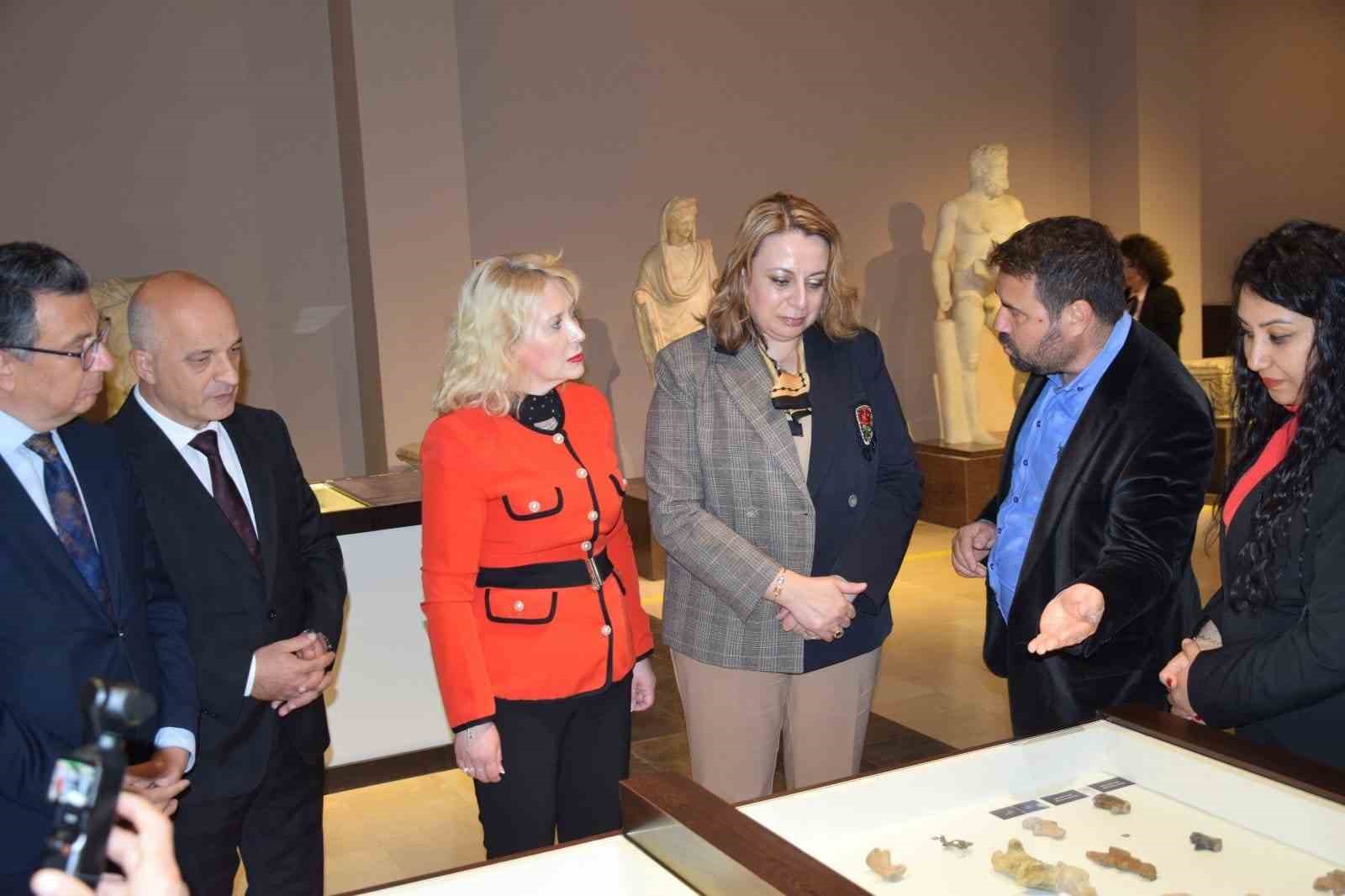Eskişehir’de "Yaşamın İzinde Kadın" sergisi açıldı — görsel 3