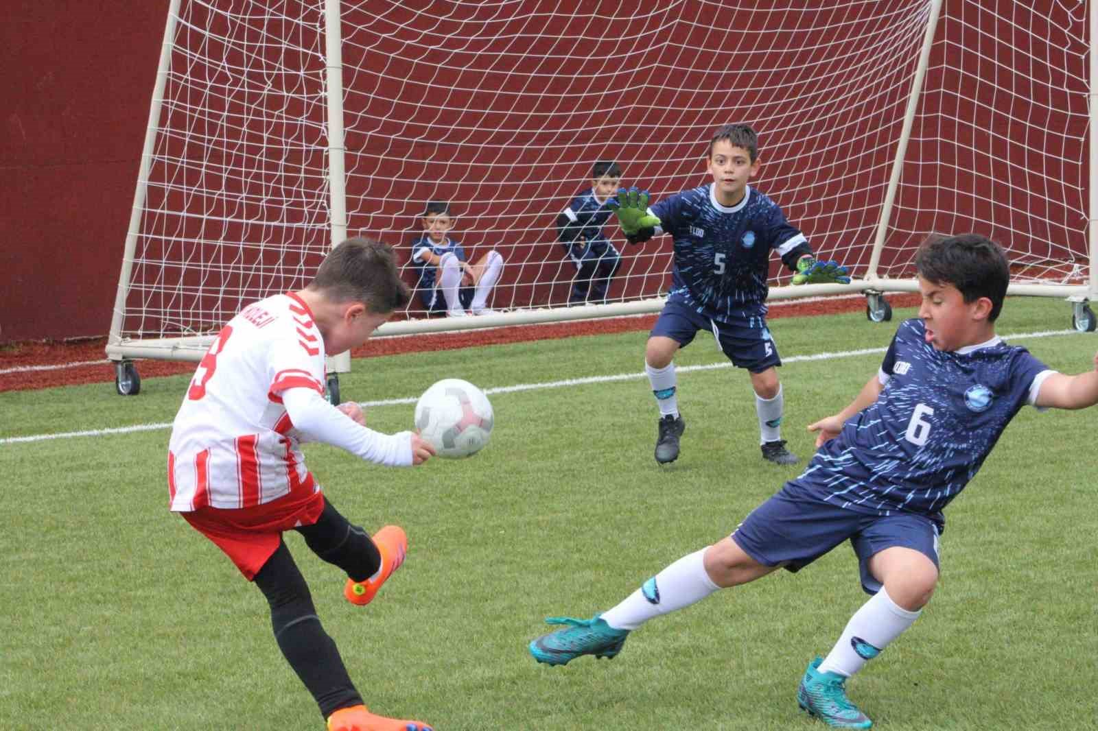 Eskişehir’de 29 Ekim Cumhuriyet Bayramı futbol müsabakaları gerçekleştirildi — görsel 2