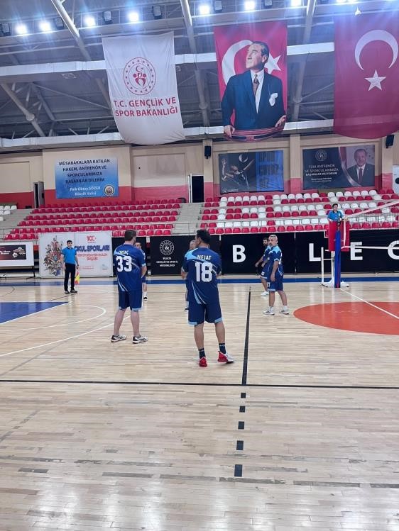 Voleybol maçında kazanan aile ve sosyal hizmetler oldu — görsel 2