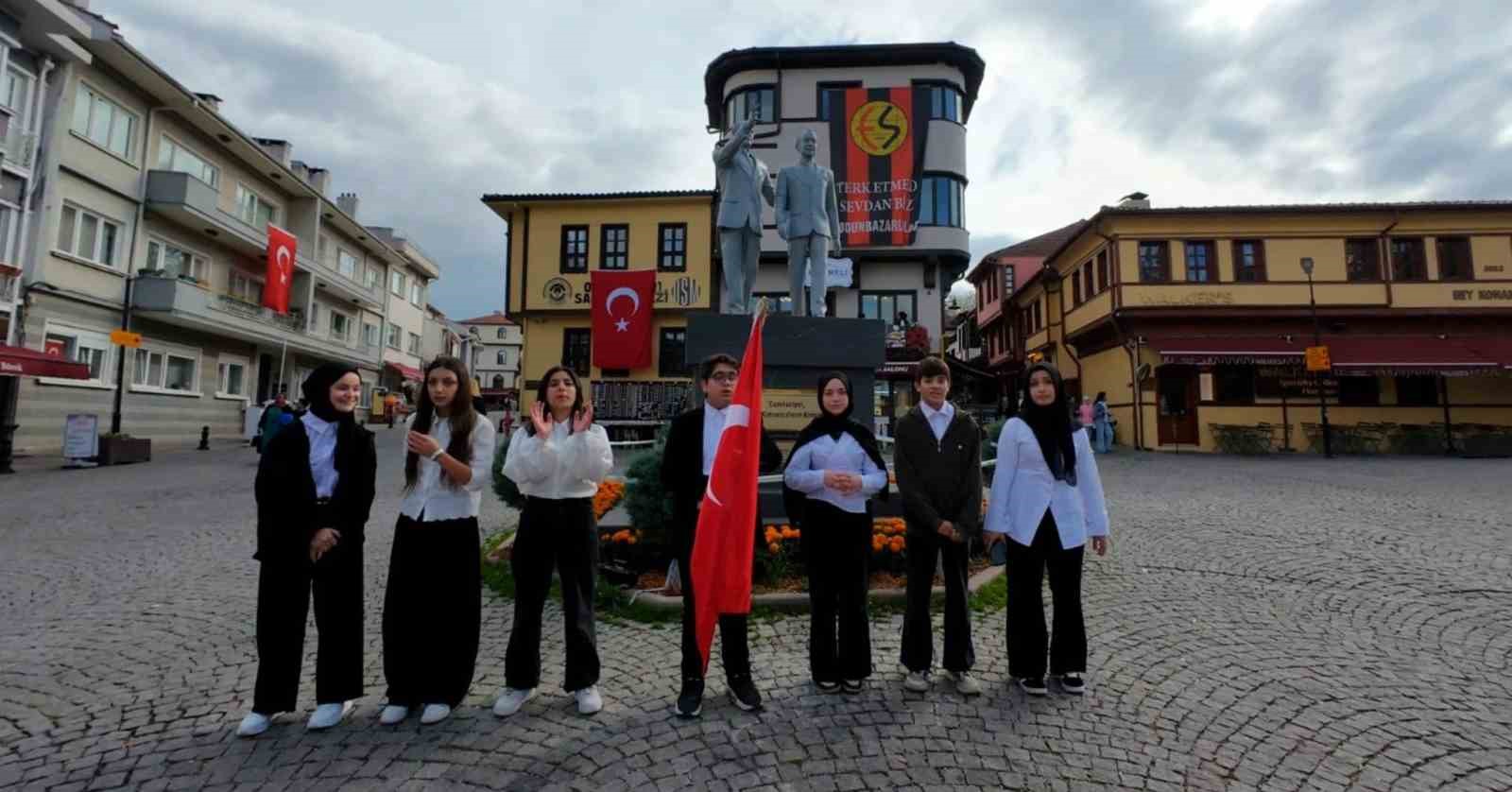 Eskişehir’de Cumhuriyet coşkusu Gençlik Tiyatrosuyla sahneye taşındı — görsel 3