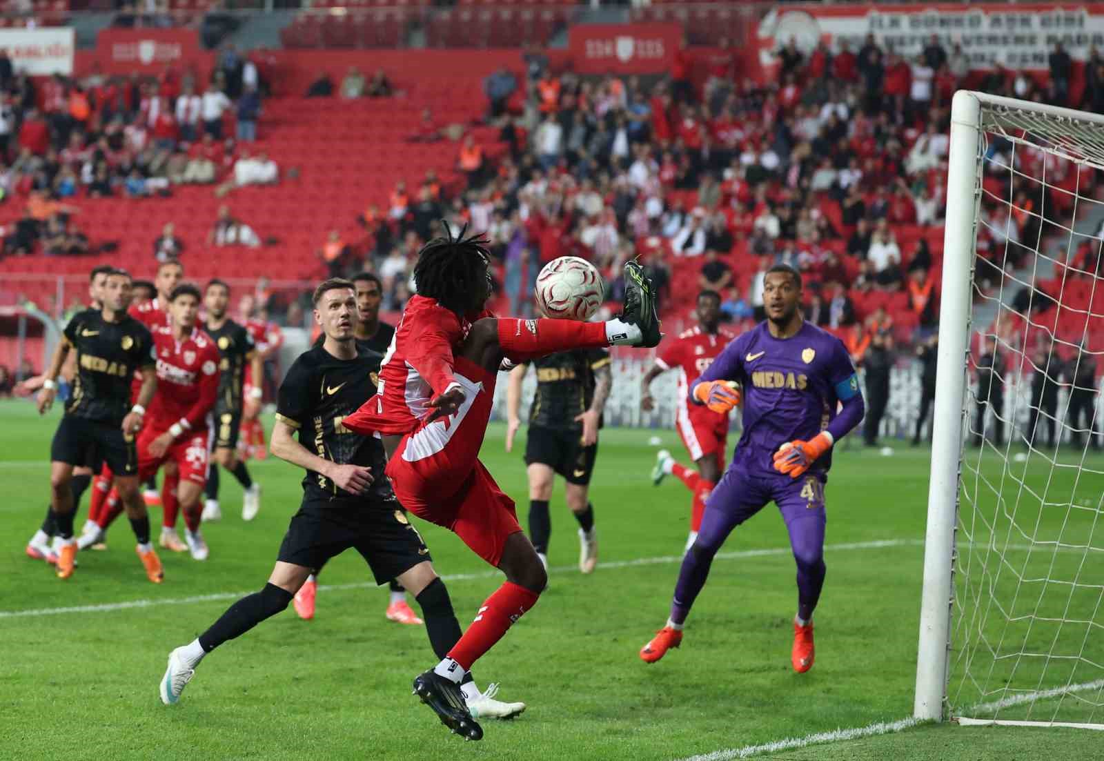Trendyol Süper Lig: Samsunspor: 1 - Amed Sportif Faaliyetler: 0 (İlk yarı) — görsel 10