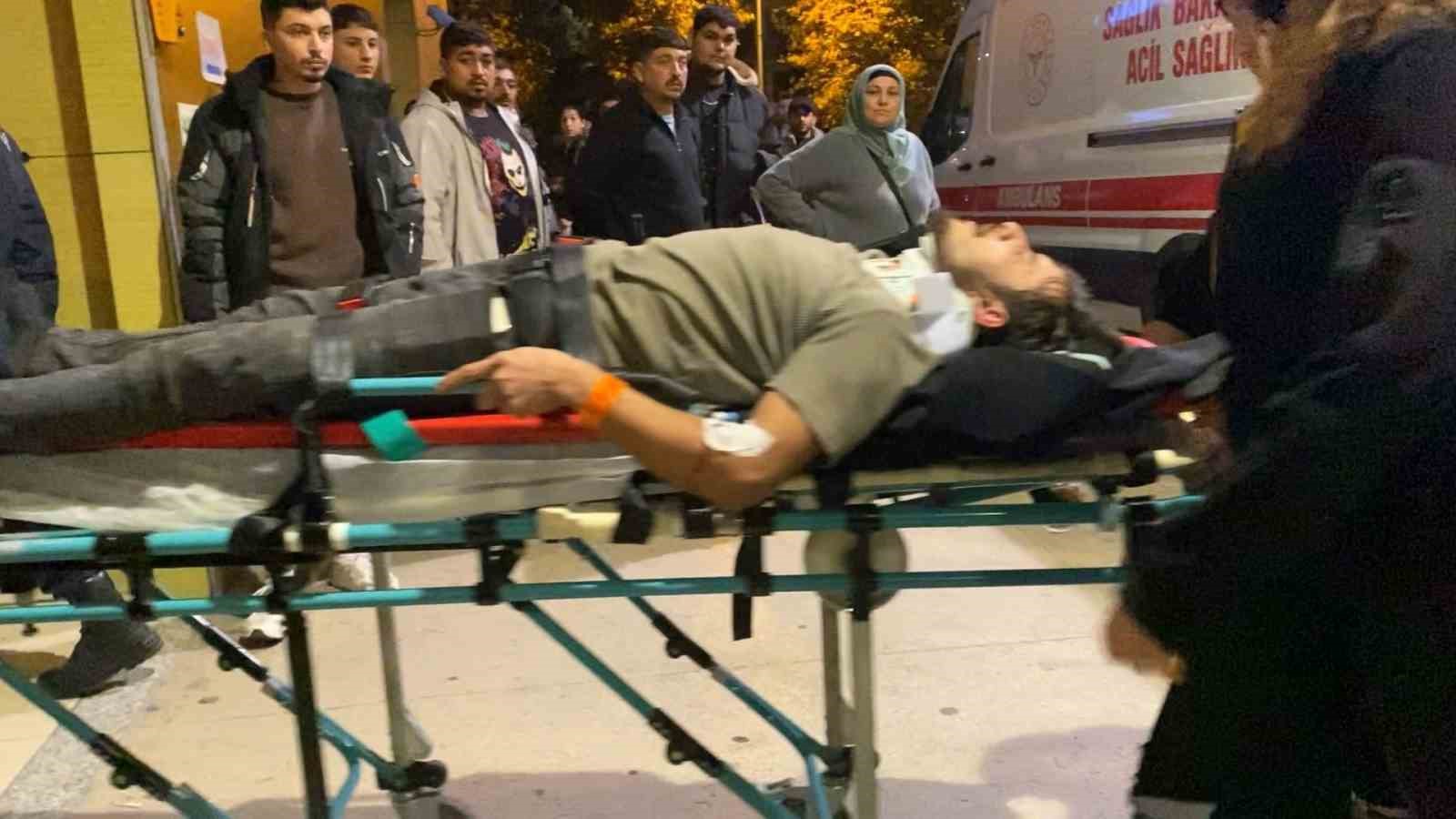 Tır ile kamyonet kafa kafaya çarpıştı: 2 ağır yaralı — görsel 5