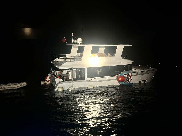 Çanakkale’de batma tehlikesi geçiren teknedeki 2 kişi kurtarıldı — görsel 1