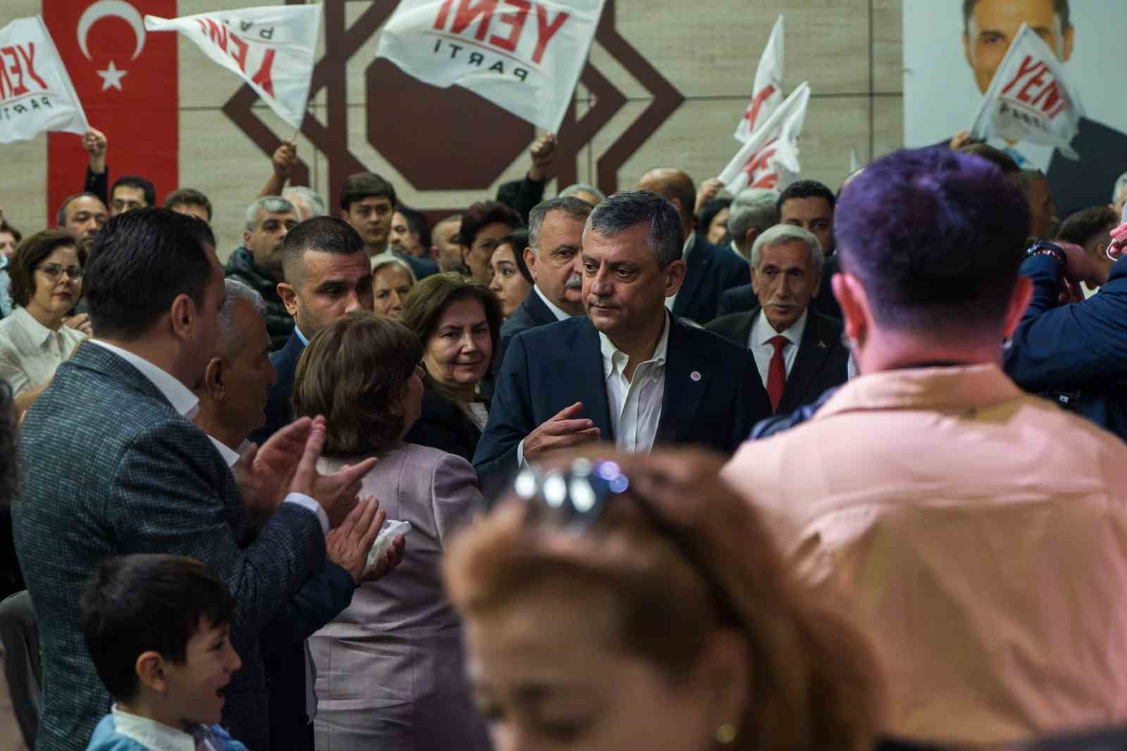 Özgür Özel’den Besim Dutlulu’nun ’parti değiştireceği’ iddialarına sert tepki — görsel 6