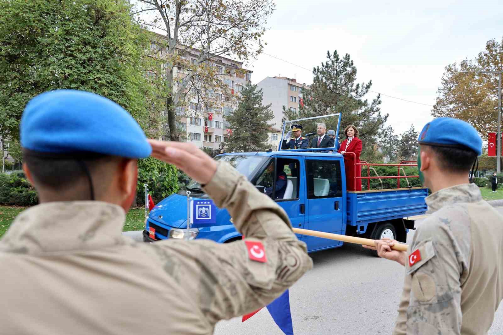 Eskişehir’de Cumhuriyet coşkusu cadde ve sokakları sardı — görsel 3