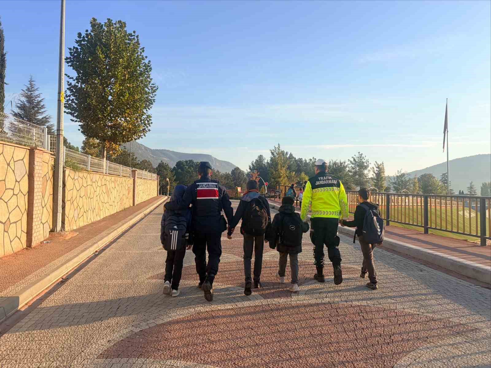 Jandarmadan okul çevrelerinde sıkı denetim — görsel 2
