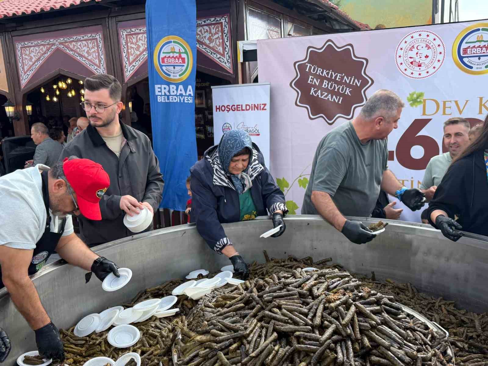 Erbaa Belediye Başkanı Karagöl: "Bugün, İstanbul’da yaşayan Tokatlılarımızın sayısı kadar, yani 460 bin adet sarmamızı dağıttık" — görsel 4