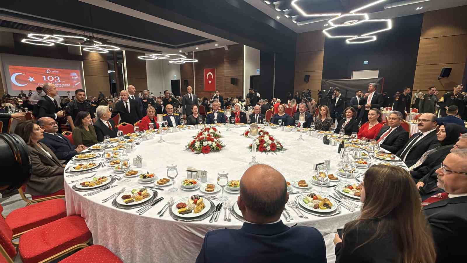 Eskişehir’de Cumhuriyet’in 103. yılı resepsiyonla kutlandı — görsel 2