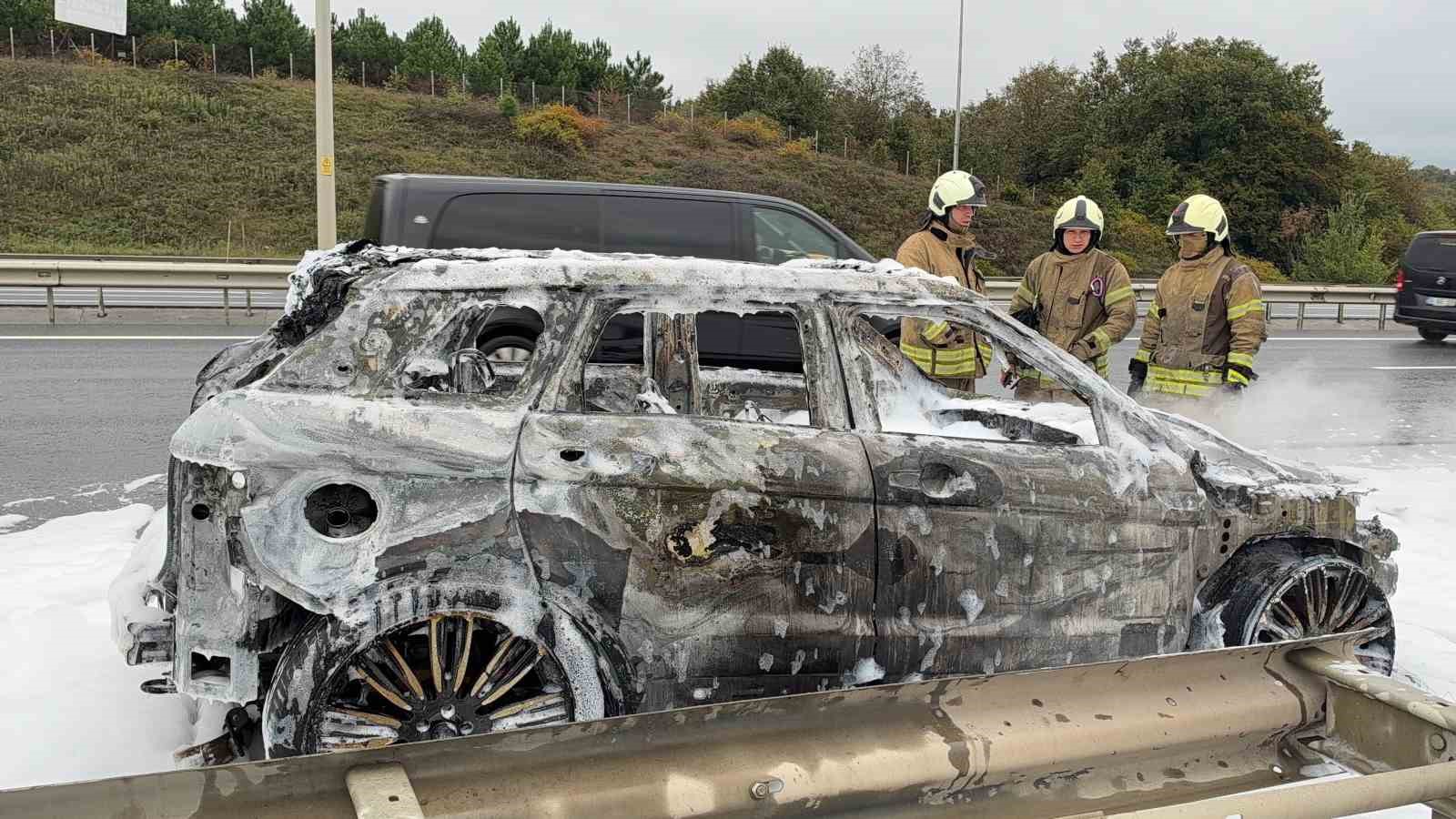 Havalimanı yolunda lüks otomobil alev topuna döndü — görsel 6