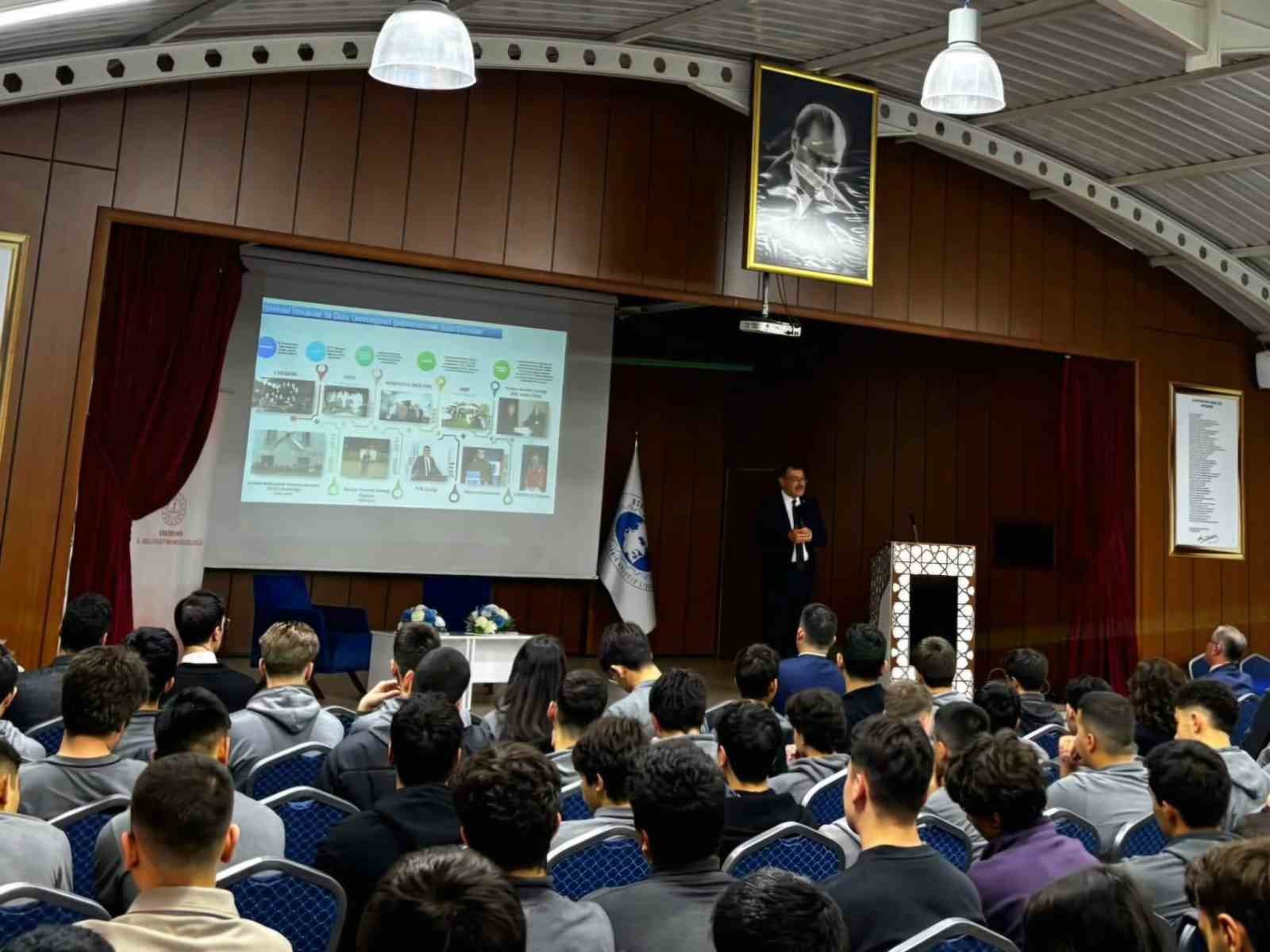 Mezun olduğu okulda öğrencilerle buluştu — görsel 2