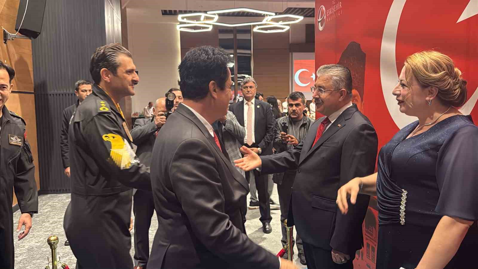 Eskişehir’de Cumhuriyet’in 103. yılı resepsiyonla kutlandı — görsel 4