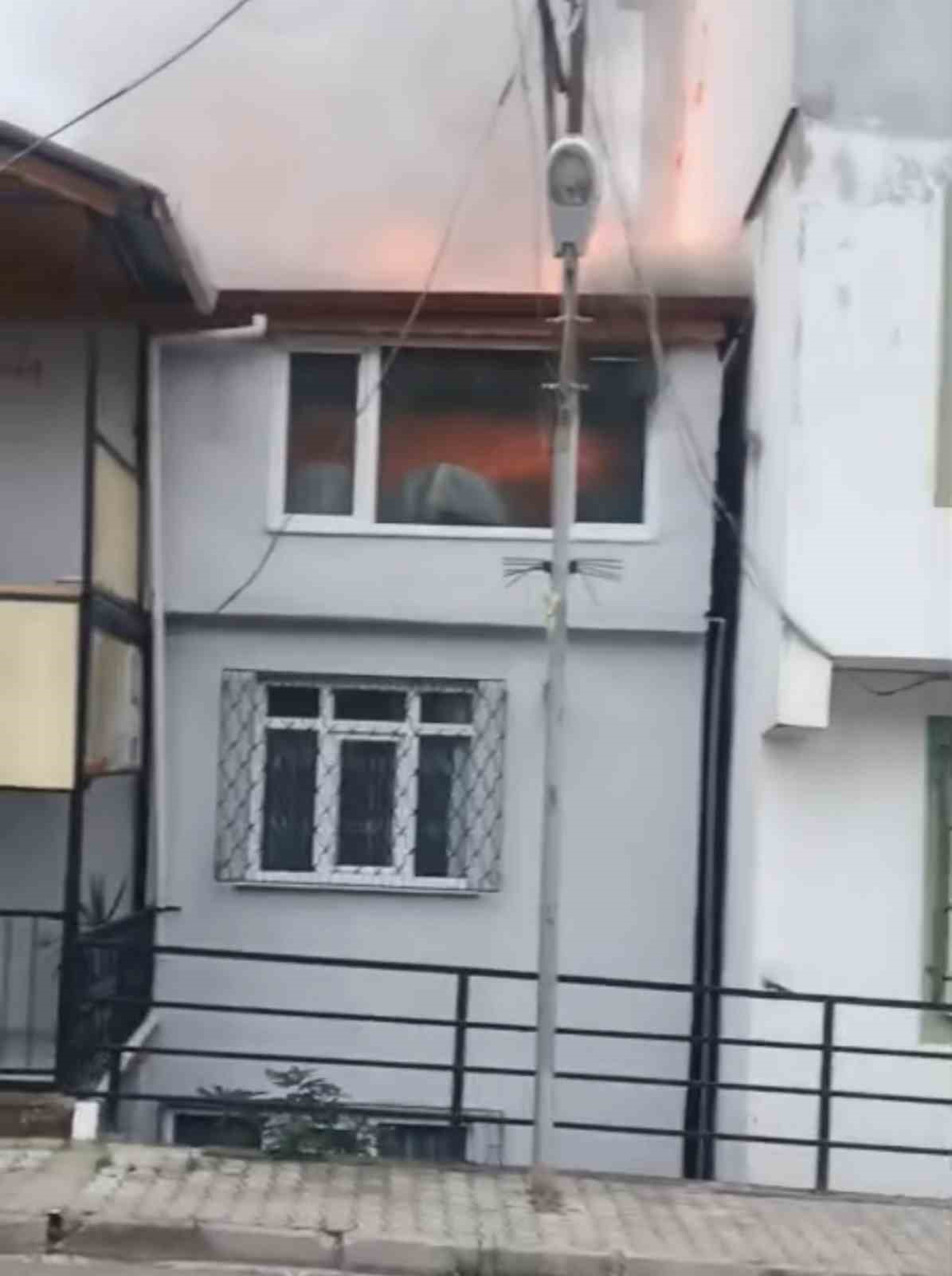 Samsun’da ev yangını: Tüm eşyalarını kaybeden aile evsiz kaldı — görsel 6