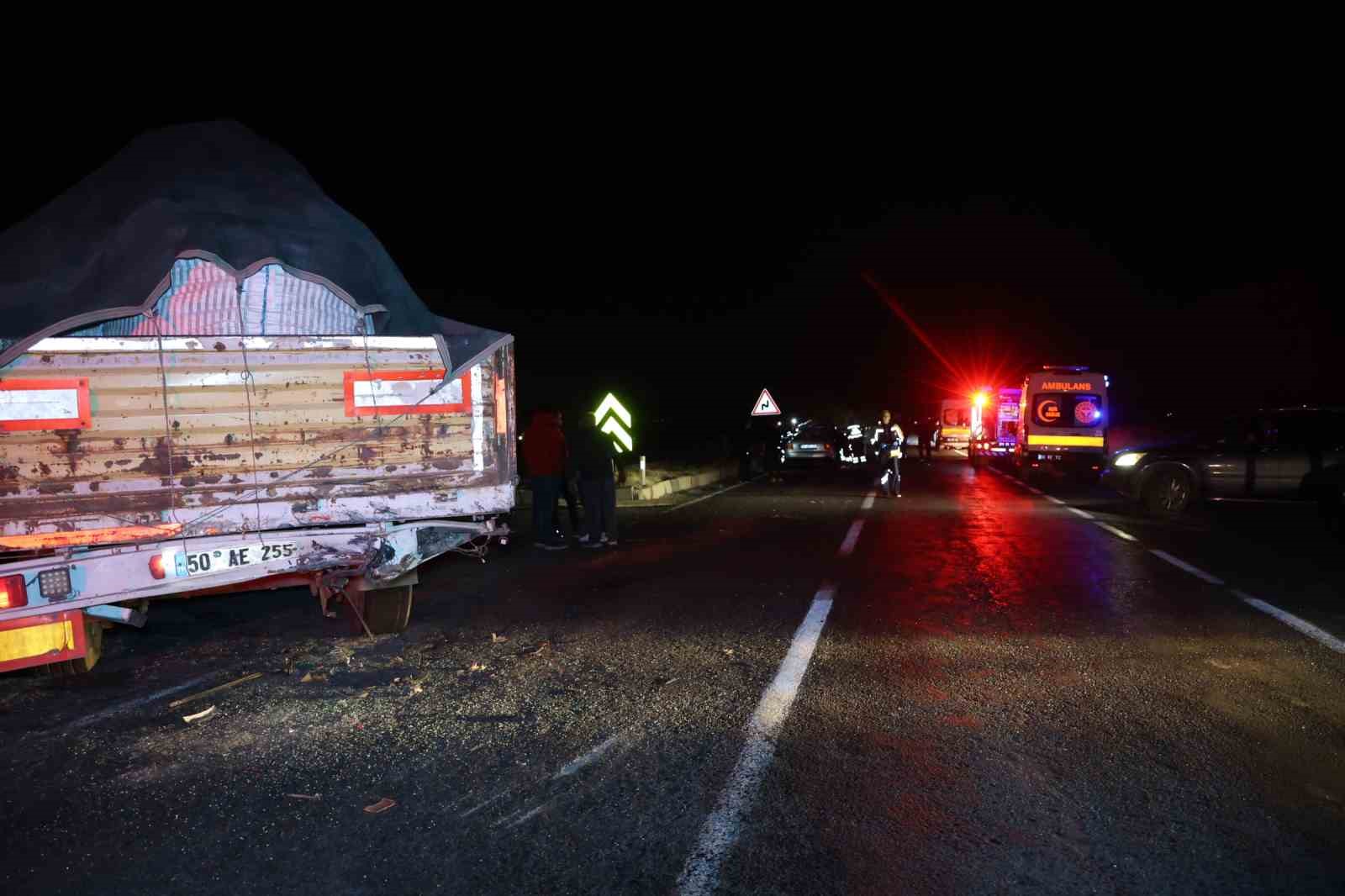 Nevşehir’de feci kaza: Otomobil tıra çarptı, 2 kişi hayatını kaybetti — görsel 2
