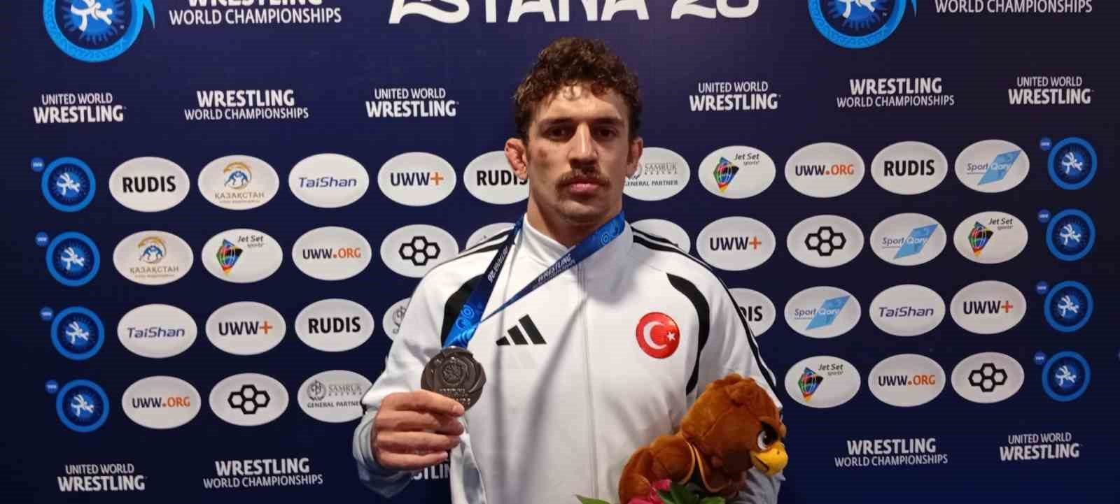 Milli güreşçi Yüksel Sarıçiçek dünya ikincisi oldu — görsel 1