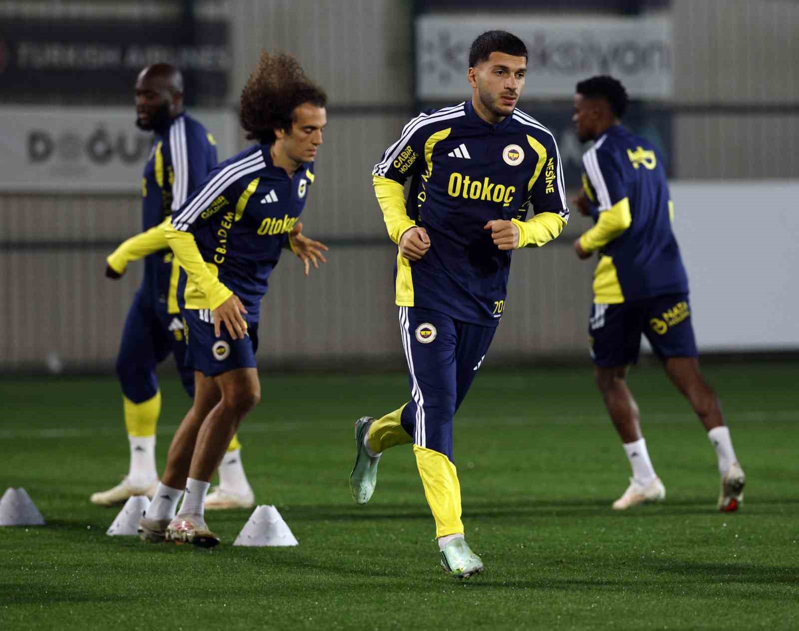 Fenerbahçe, Galatasaray derbisinin hazırlıklarını tamamladı — görsel 2