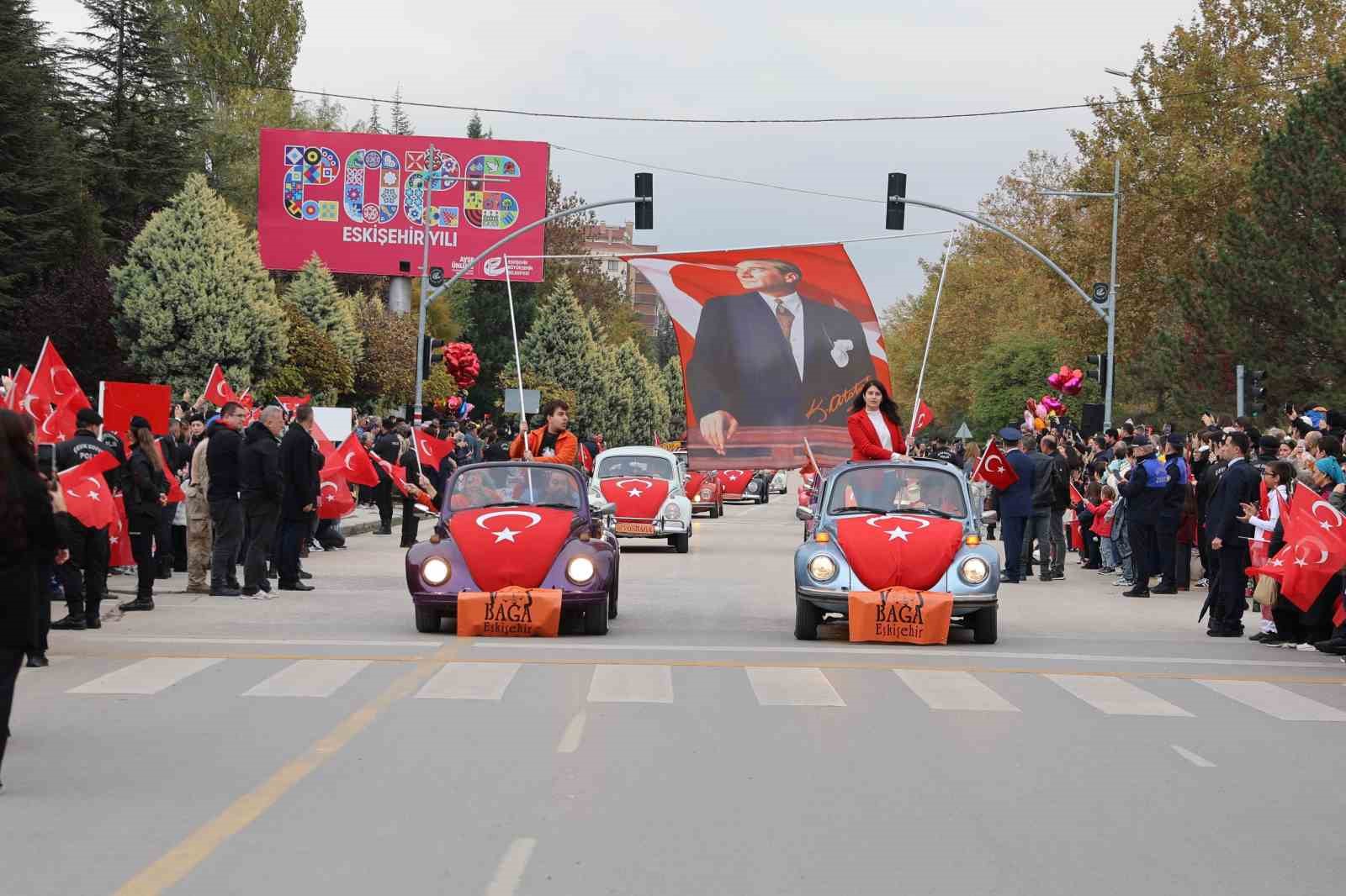 Eskişehir’de Cumhuriyet coşkusu cadde ve sokakları sardı — görsel 6