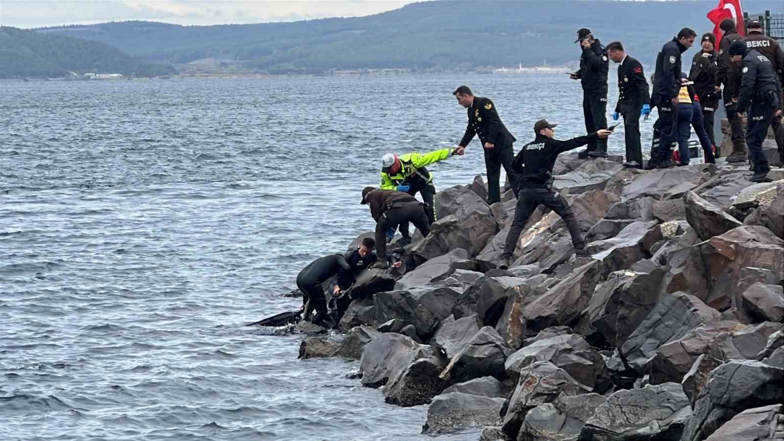 Çanakkale’de denizde erkek cesedi bulundu — görsel 1