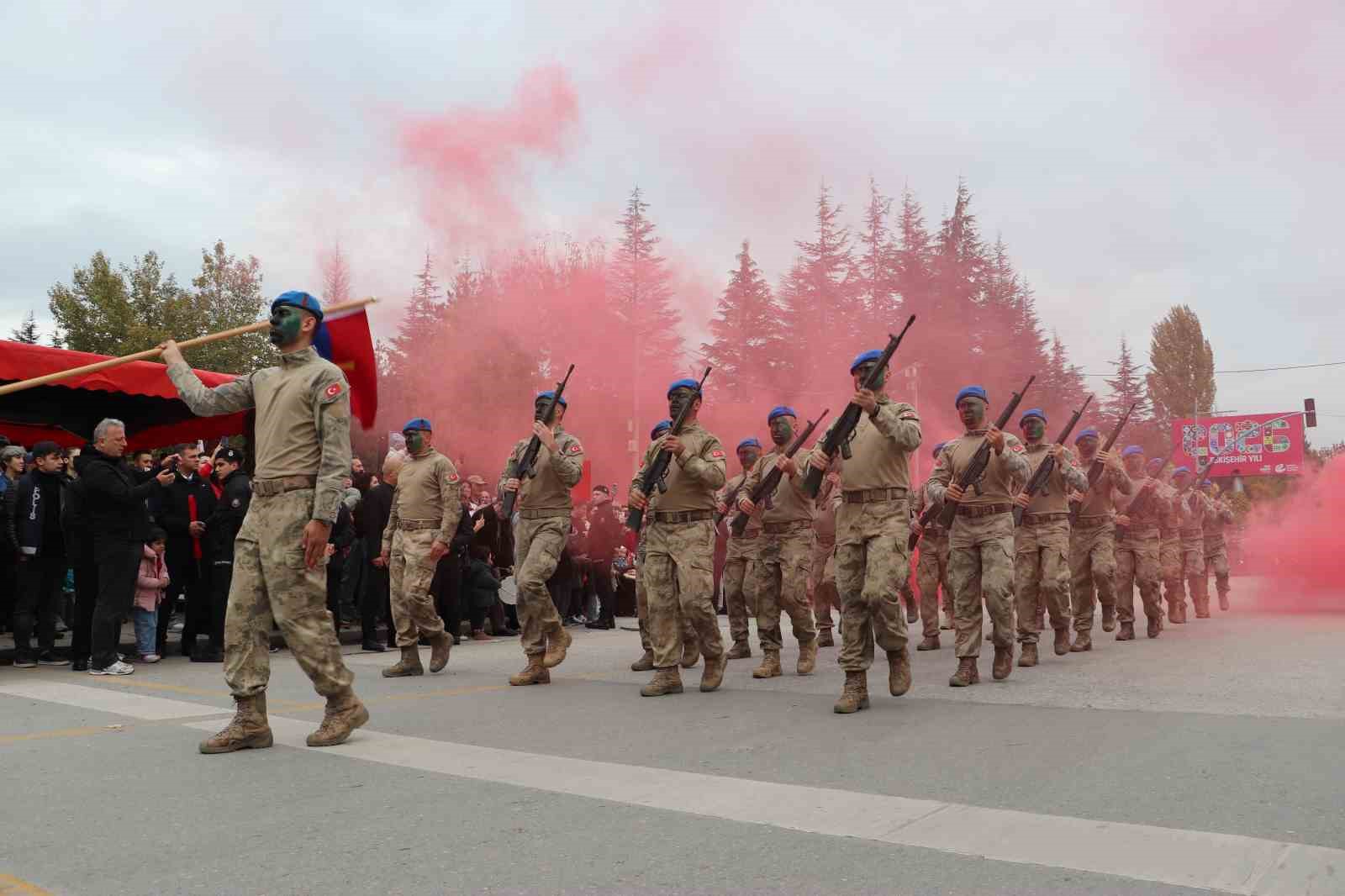 Eskişehir’de Cumhuriyet coşkusunda jandarma ve komandolar nefes kesti — görsel 2