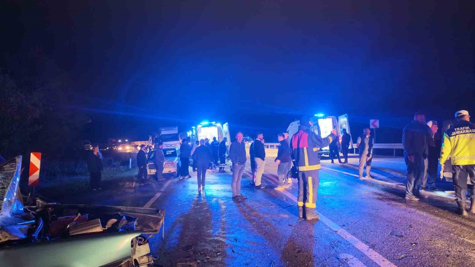 Düzce’de iki araç kafa kafaya çarpıştı: 5 yaralı — görsel 4