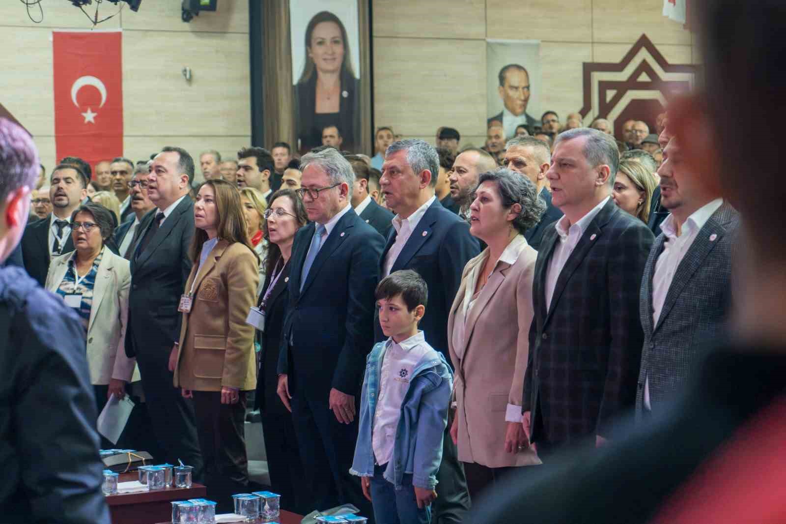 Özgür Özel’den Besim Dutlulu’nun ’parti değiştireceği’ iddialarına sert tepki — görsel 2