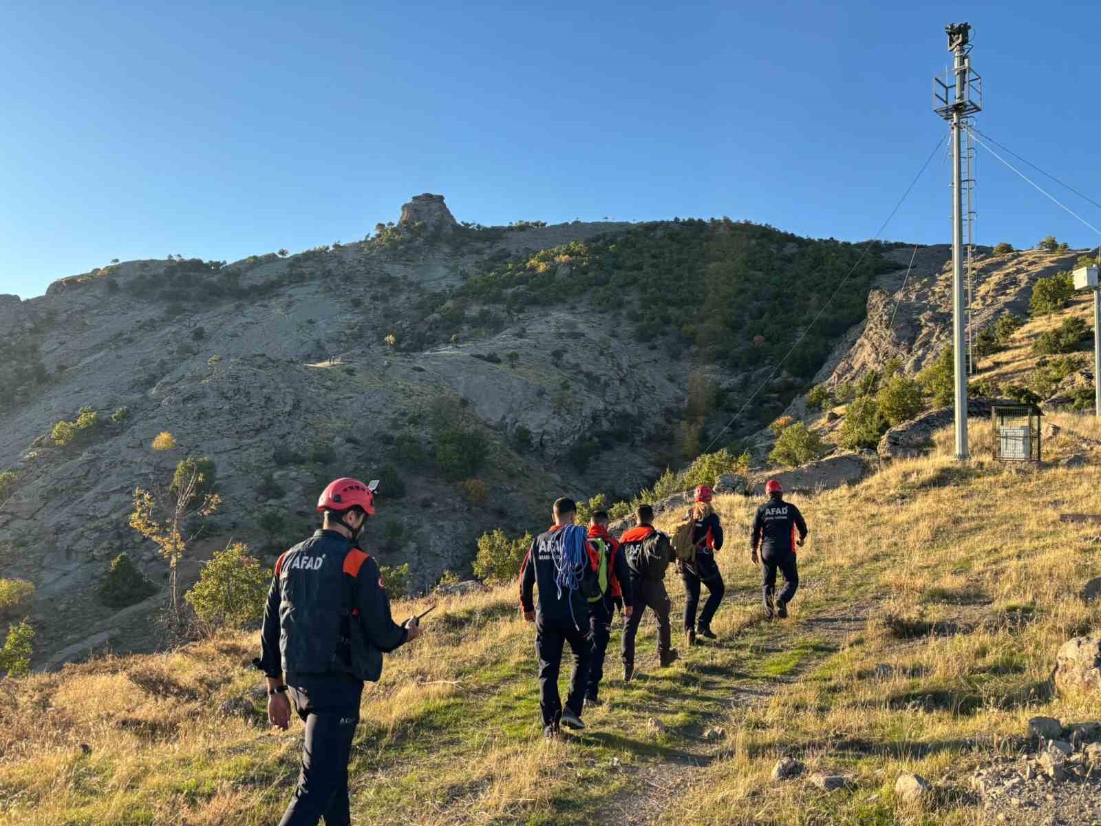 Tunceli’de kayalıklarda mahsur kalan keçileri AFAD kurtardı — görsel 2