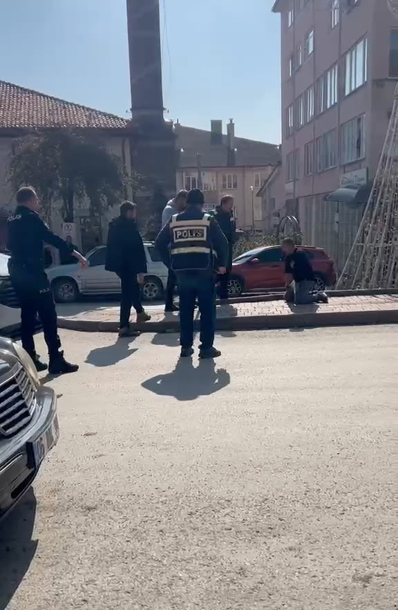 Bolu’da eli bıçaklı şahıs ekipleri harekete geçirdi — görsel 1