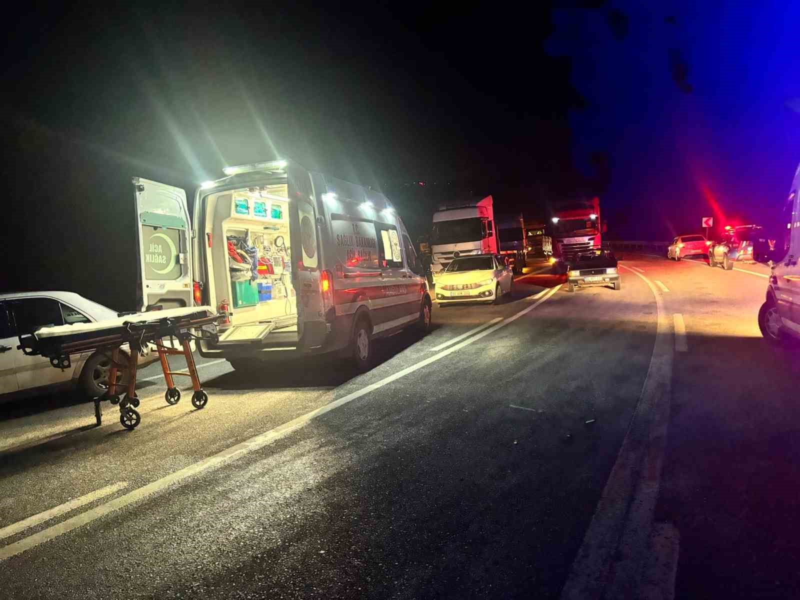 Düzce’de iki araç kafa kafaya çarpıştı: 5 yaralı — görsel 8