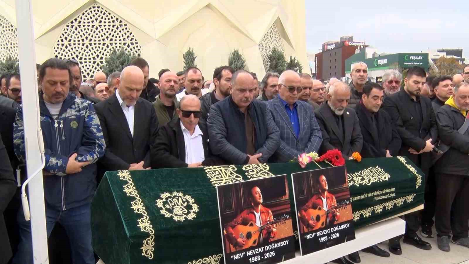 Türk Pop-Rock müziğinin acı kaybı: Sanatçı Nev son yolculuğuna uğurlandı — görsel 3