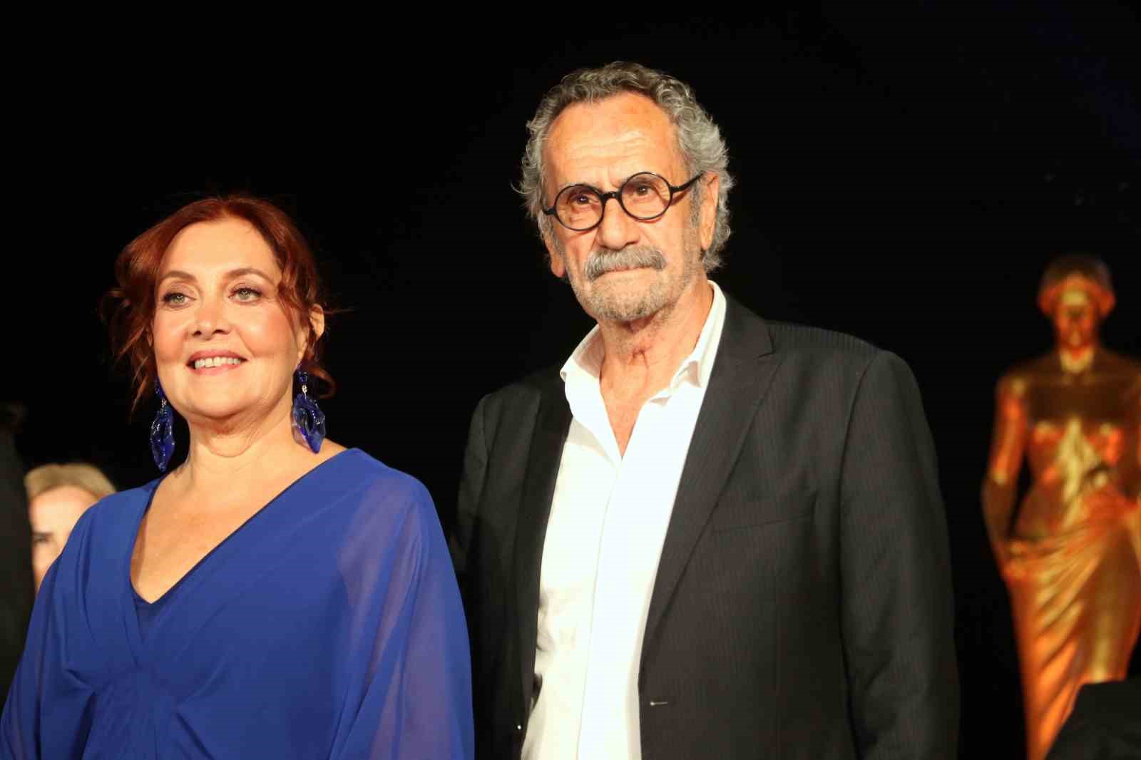 Altın Portakal kırmızı halıda ünlülerin şıklık yarışı — görsel 4
