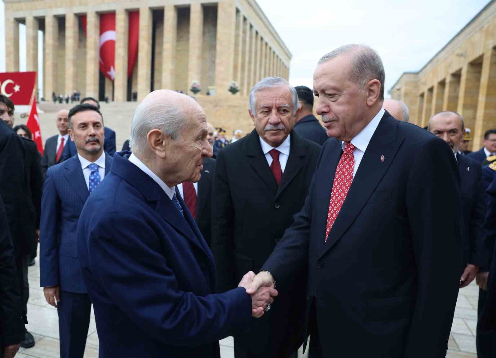 Cumhurbaşkanı Erdoğan’ın Anıtkabir törenindeki kravatında KAAN detayı — görsel 1