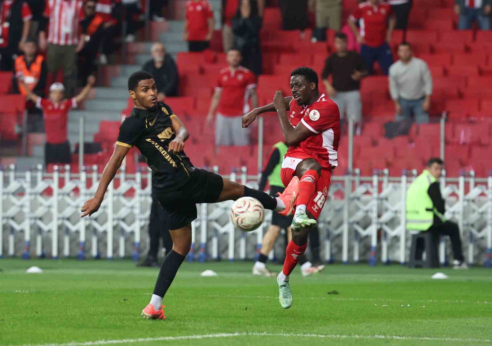 Trendyol Süper Lig: Samsunspor: 1 - Amed Sportif Faaliyetler: 0 (İlk yarı) — görsel 12