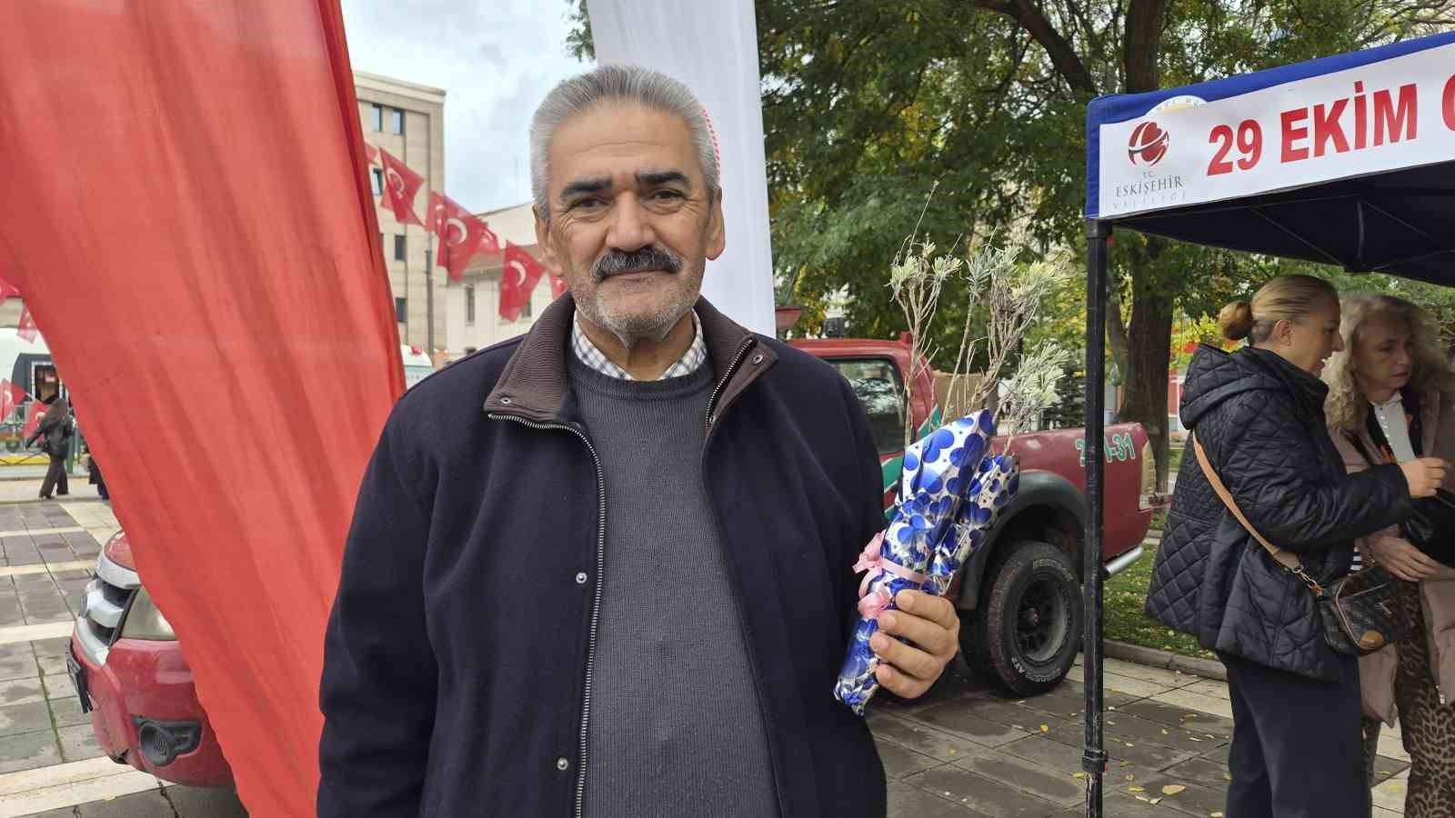 Eskişehir’de Cumhuriyet’in 103’üncü yılına özel bin 103 lavanta fidanı dağıtıldı — görsel 4