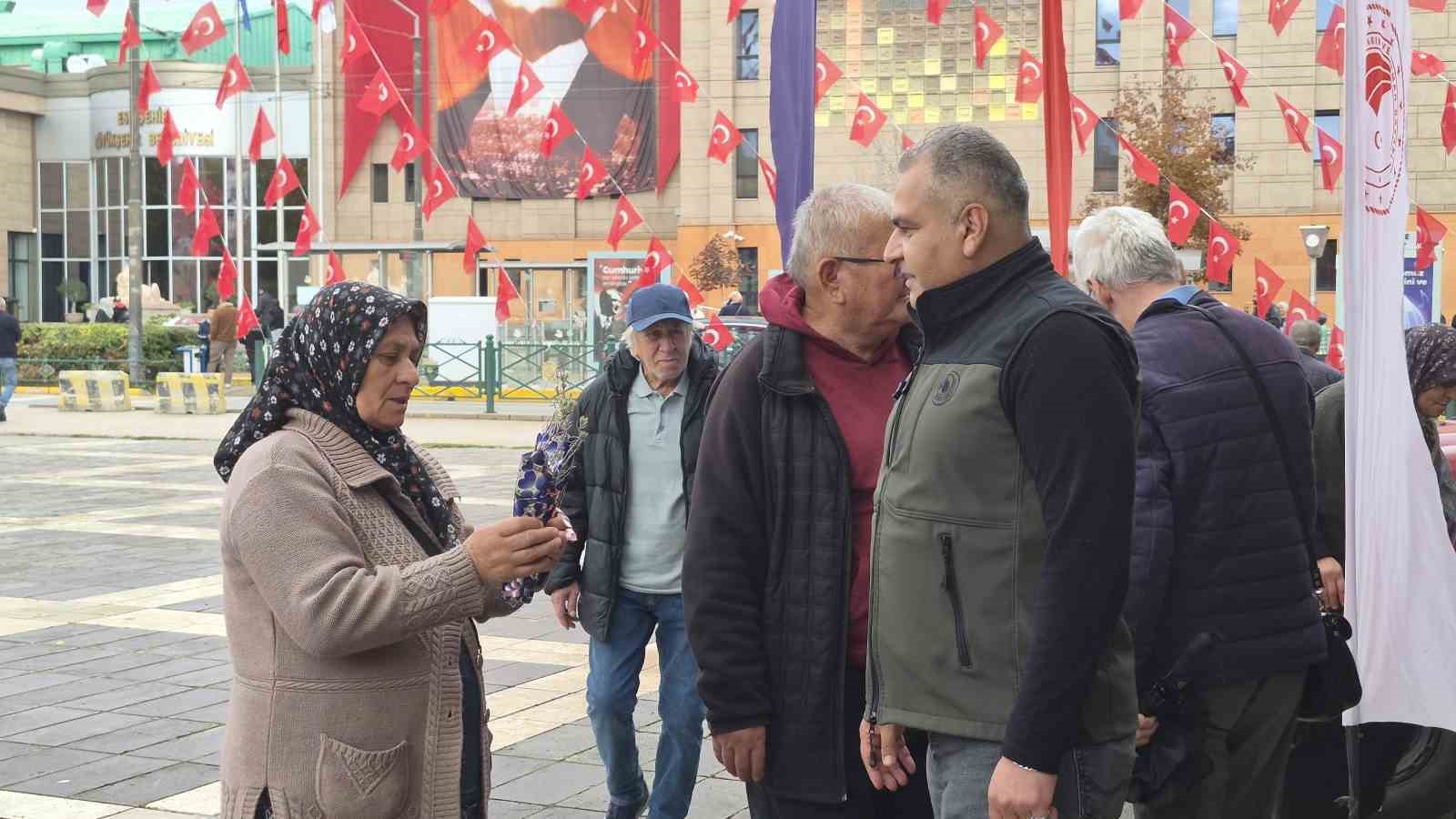 Eskişehir’de Cumhuriyet’in 103’üncü yılına özel bin 103 lavanta fidanı dağıtıldı — görsel 6