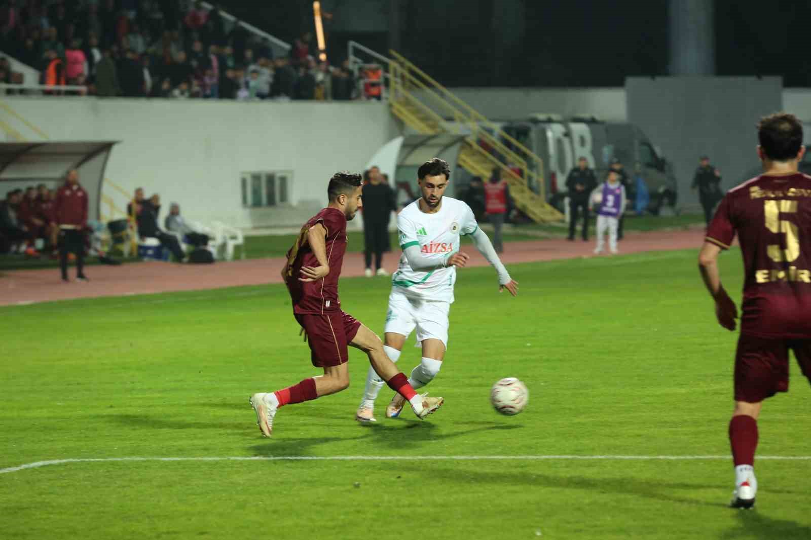 TFF 2. Lig: Isparta 32 Spor: 3 - Elazığspor: 4 — görsel 3