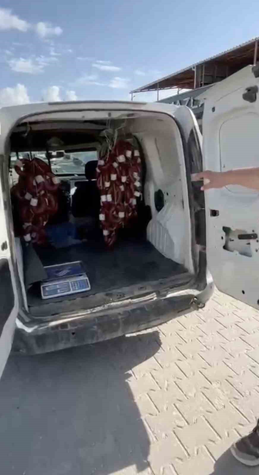 Eskişehir’de otomobilini 100 kilo dana sucuğuyla takas etti — görsel 4