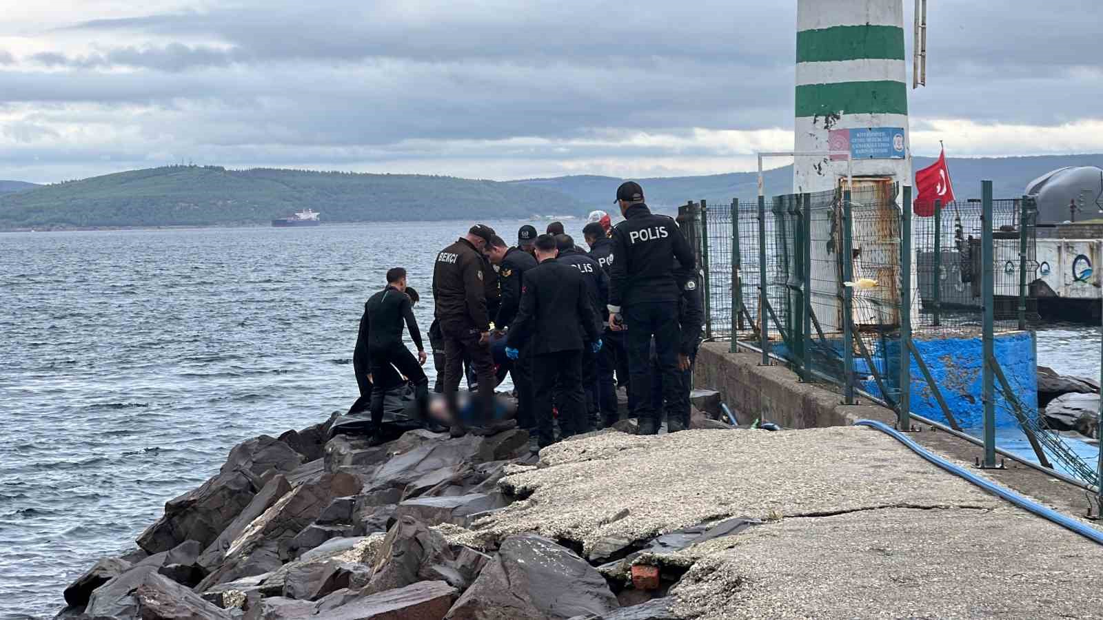 Çanakkale’de denizde erkek cesedi bulundu — görsel 2