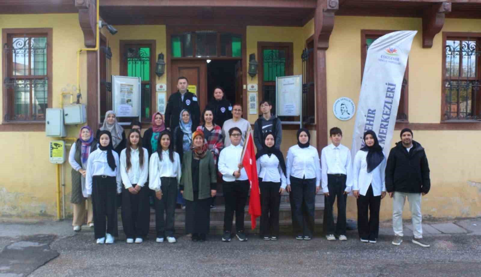 Eskişehir’de Cumhuriyet coşkusu Gençlik Tiyatrosuyla sahneye taşındı — görsel 4
