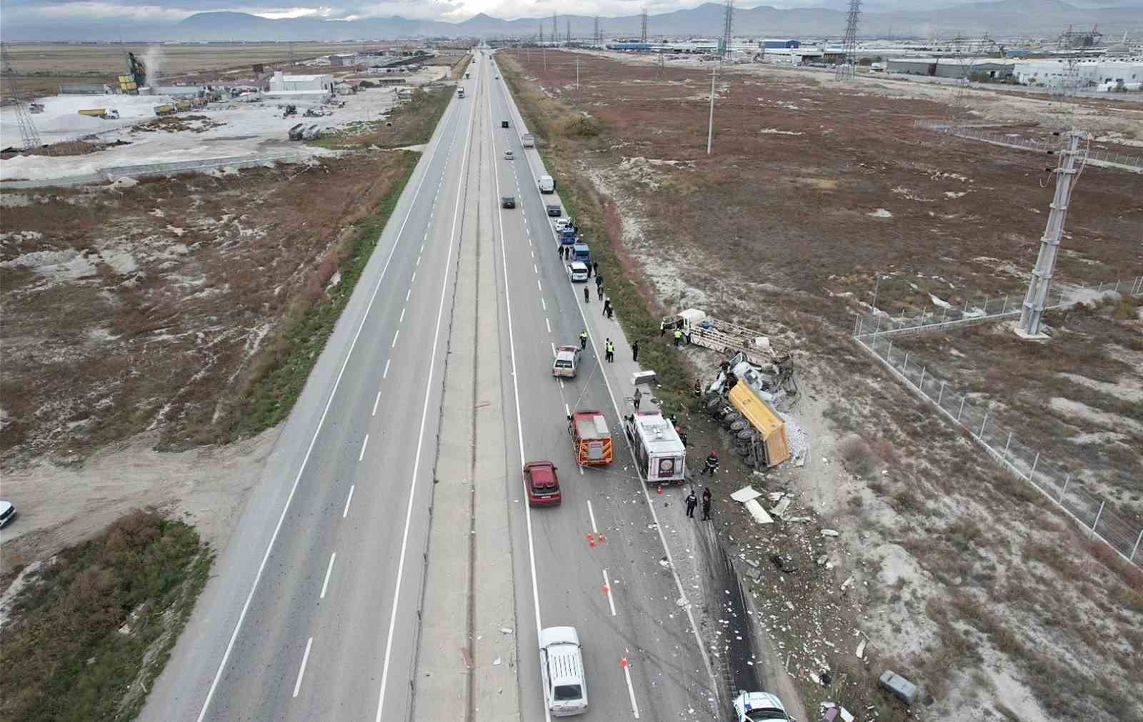 Tır, demir yüklü kamyona çarptı: 1 ölü, 1 yaralı — görsel 3