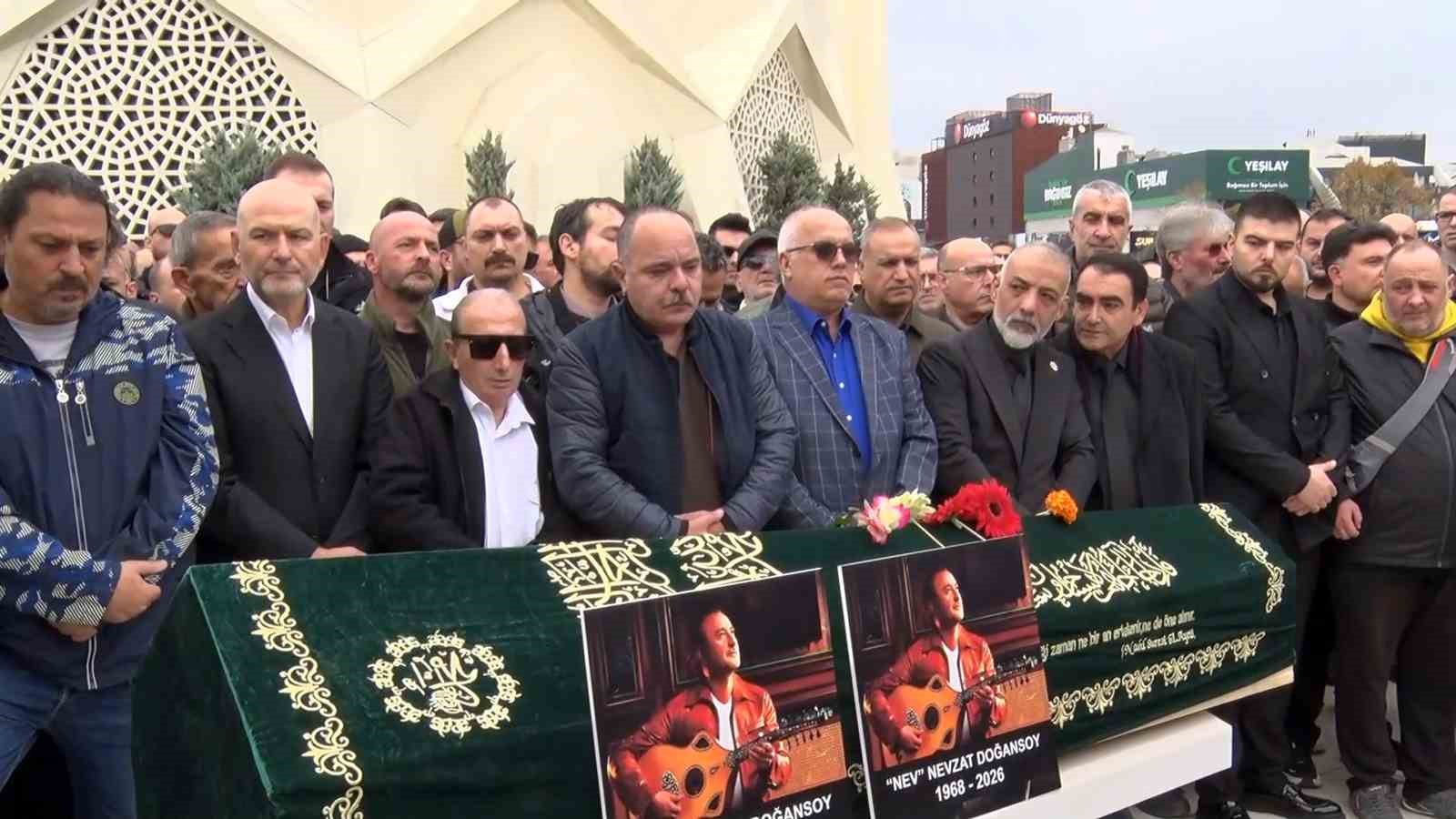 Türk Pop-Rock müziğinin acı kaybı: Sanatçı Nev son yolculuğuna uğurlandı — görsel 2