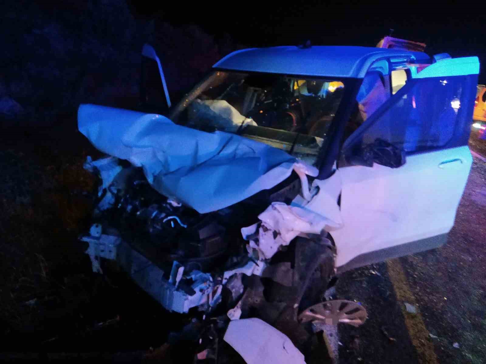 Mardin’de otomobil ile ticari araç çarpıştı: 1 ölü, 3 yaralı — görsel 1