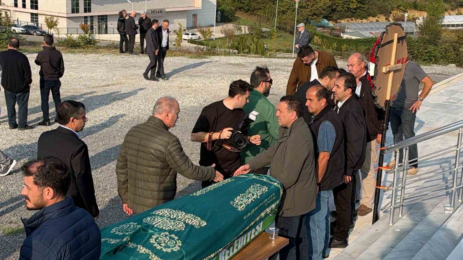 Sevilen profesör son yolculuğuna uğurlandı — görsel 4