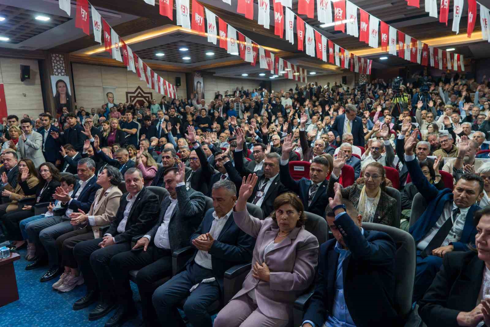 Özgür Özel’den Besim Dutlulu’nun ’parti değiştireceği’ iddialarına sert tepki — görsel 3