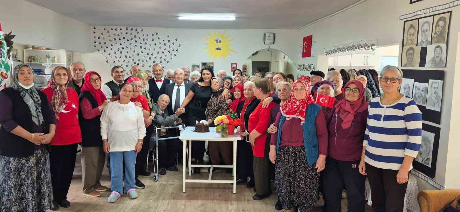 Odunpazarı Belediyesi’nin yaşlı bakım merkezlerinde Cumhuriyet coşkusu — görsel 2