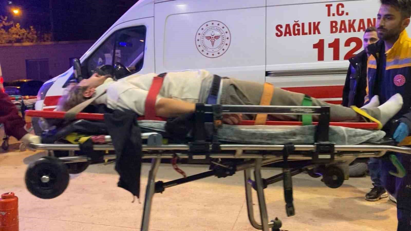 Tır ile kamyonet kafa kafaya çarpıştı: 2 ağır yaralı — görsel 4