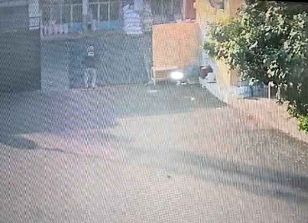 Halde üzerine demir kapı düşen bekçi yaralandı — görsel 2